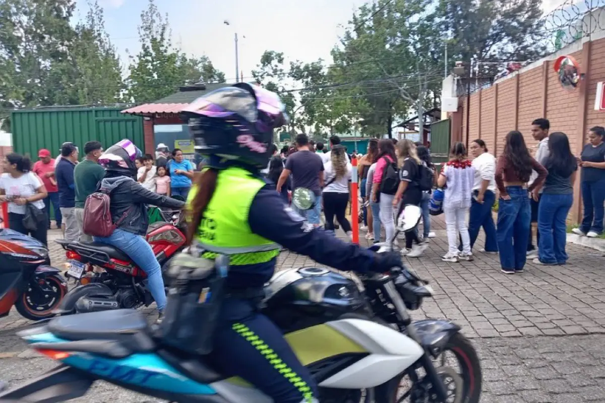 Estudiantes y familiares se concentran en varios puntos del municipio., PMT de Villa Nueva.