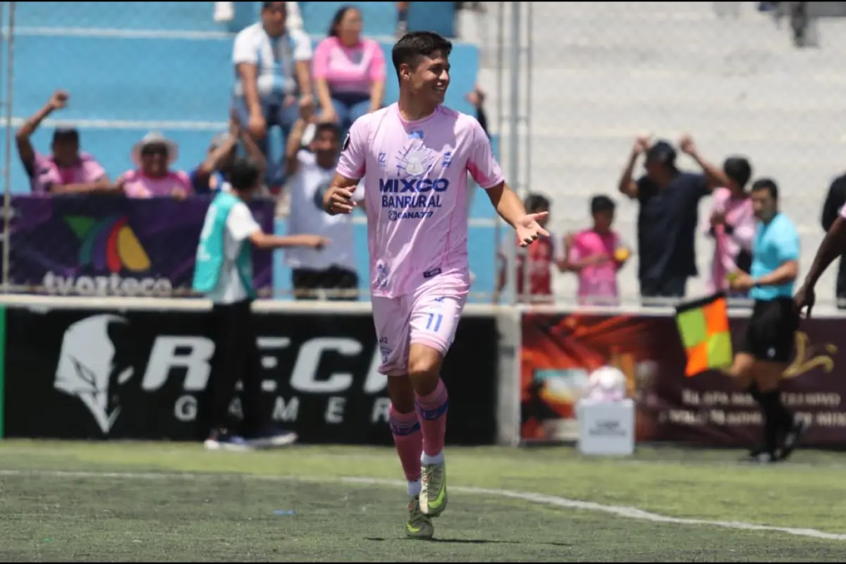 Celebración de Yonathan Pozuelos, jugador del Deportivo Mixco - Alex Meoño
