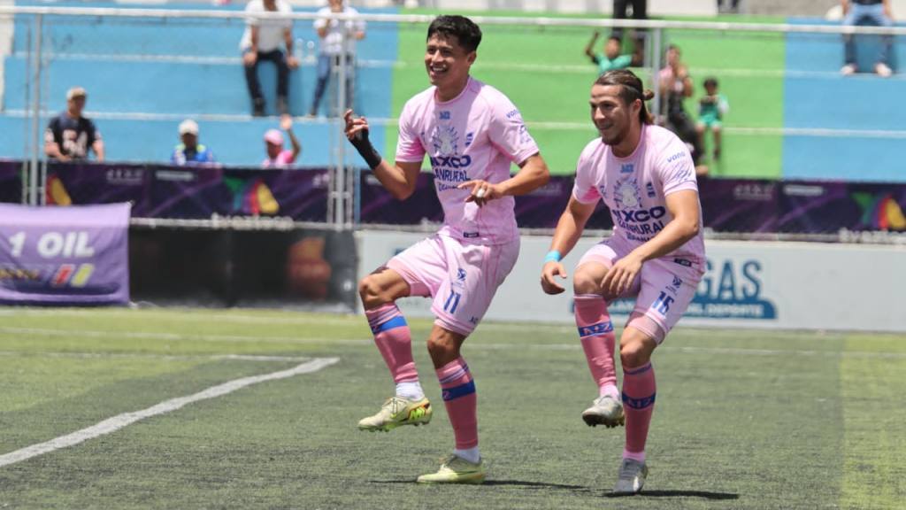 Celebración de Mixco ante Aurora | Alex Meoño