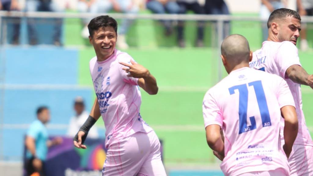 Celebración de Mixco ante Aurora | Alex Meoño