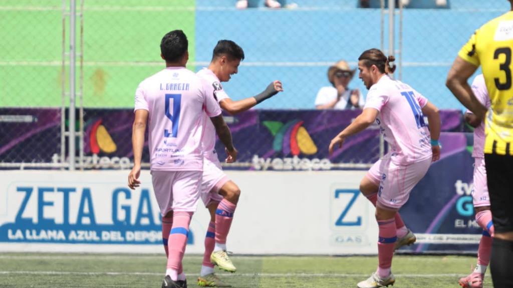 Celebración de Mixco ante Aurora | Alex Meoño