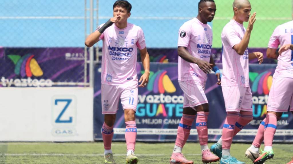 Celebración de Mixco ante Aurora | Alex Meoño