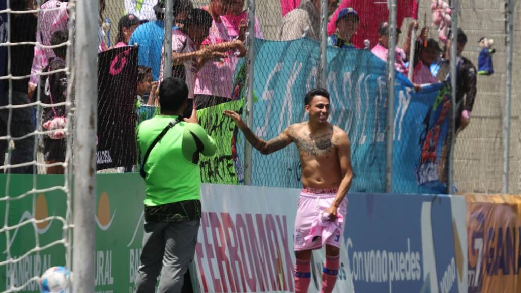 Celebración de Mixco ante Aurora | Alex Meoño