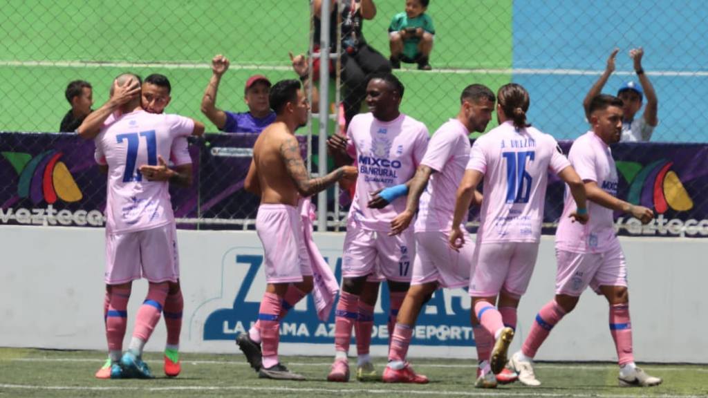 Celebración de Mixco ante Aurora | Alex Meoño