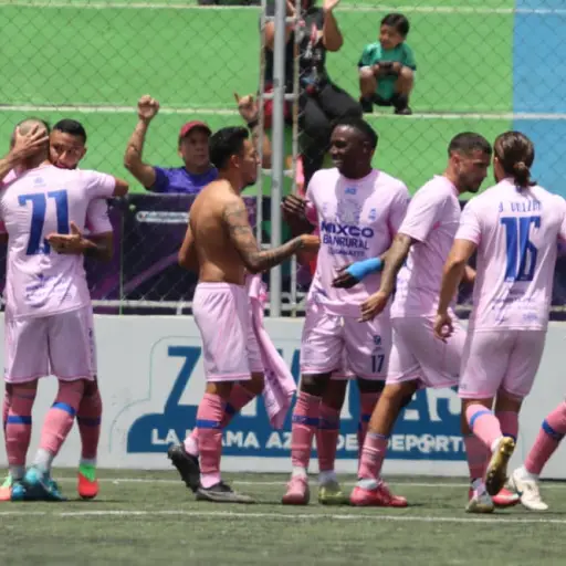 Celebración del Deportivo Mixco ante Aurora - Alex Meoño