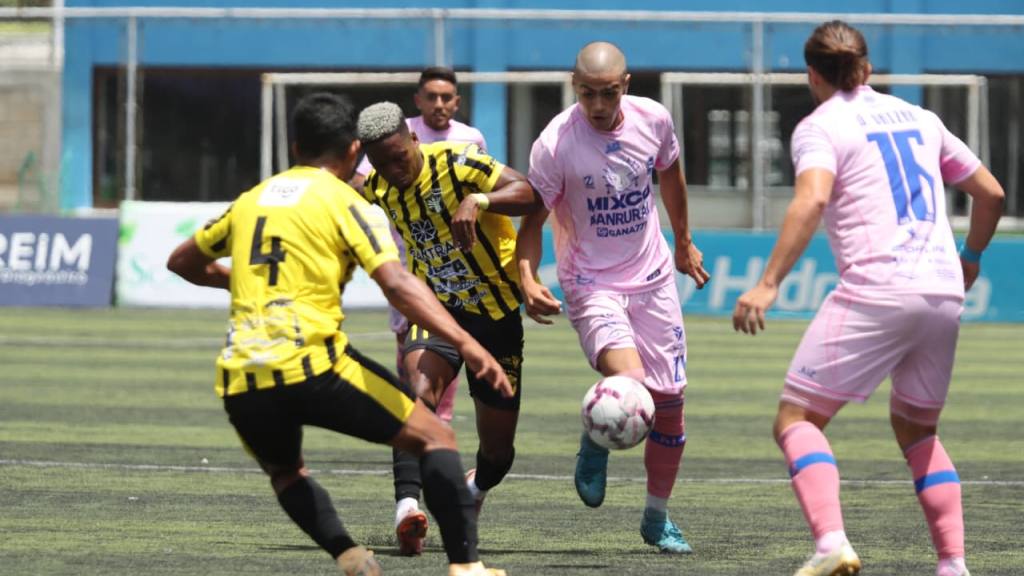 Partido entre Mixco y Aurora por la jornada 9 del Apertura 2026 | Alex Meoño