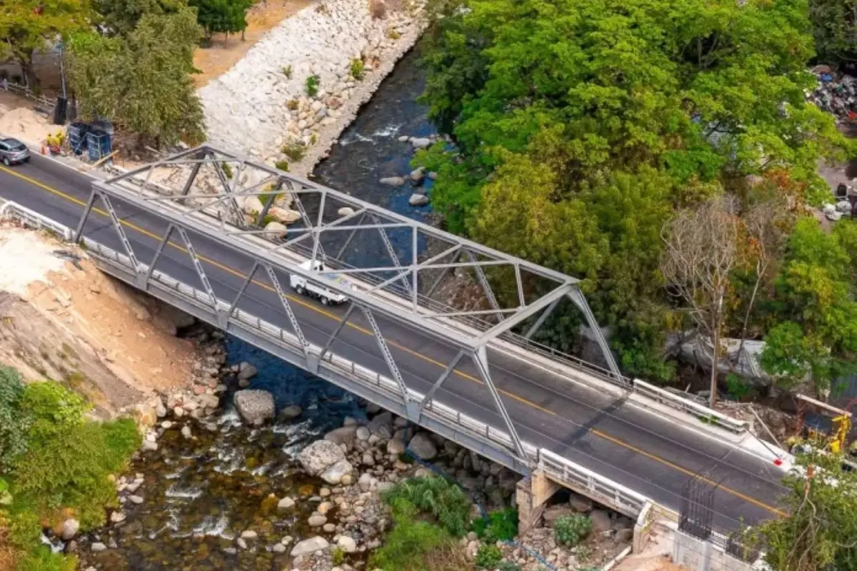 El puente Santa Cruz se ubica en el municipio de Teculután, departamento de Zacapa., CIV.