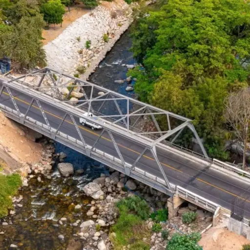 El puente Santa Cruz se ubica en el municipio de Teculután, departamento de Zacapa. ,CIV.