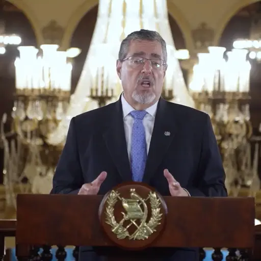 El presidente, Bernardo Arévalo, acusó a un diputado de retrasar las medidas para aliviar el costo de los combustibles. ,Emisoras Unidas.