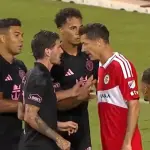Pelea entre Robert Lewandowski y Rodrigo de Paul 