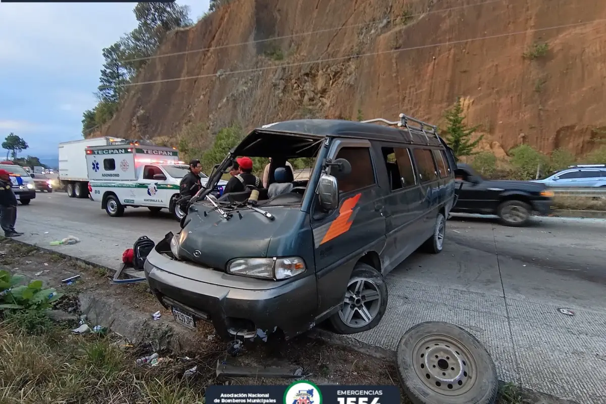 Accidente en Tecpán Guatemala, Chimaltenango. , Bomberos Municipales Departamentales
