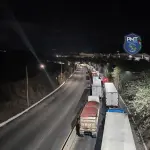 Tránsito acumulado en la ruta al Pacífico por bloqueo en San Vicente Pacaya. ,PMT de Villa Nueva