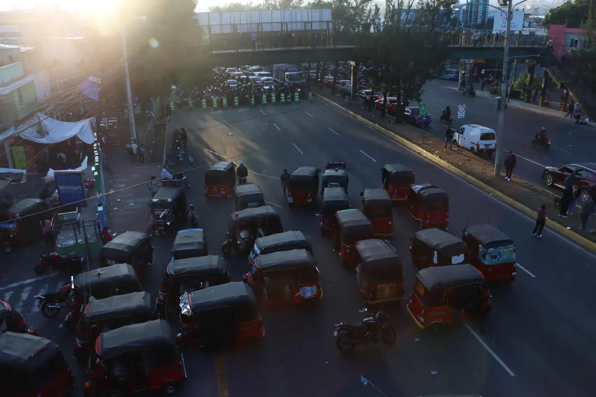 Bloqueo en el área de la colonia Bethania, zona 7 capitalina, por manifestantes que rechazan el alza en los precios de los combustibles., Omar Solís/Emisoras Unidas