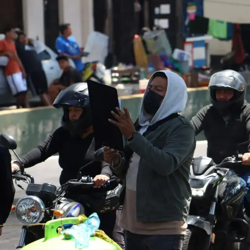 Manifestantes recolectan firmas en área de bloqueo en La Bethania, zona 7, el viernes 11 de septiembre de 2026. ,Omar Solís/Emisoras Unidas