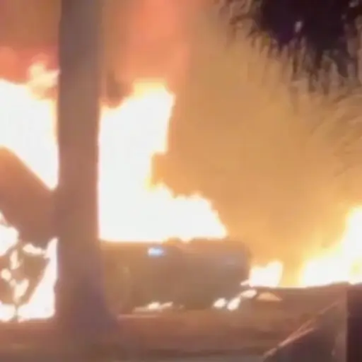 El aparatoso accidente se produjo durante la madrugada del 13 de septiembre en Irvine, California, Estados Unidos. ,Captura de pantalla video de X.