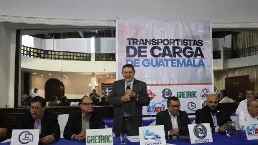 Transportistas de carga declaran crisis operativa por alza del diésel y piden medidas inmediatas