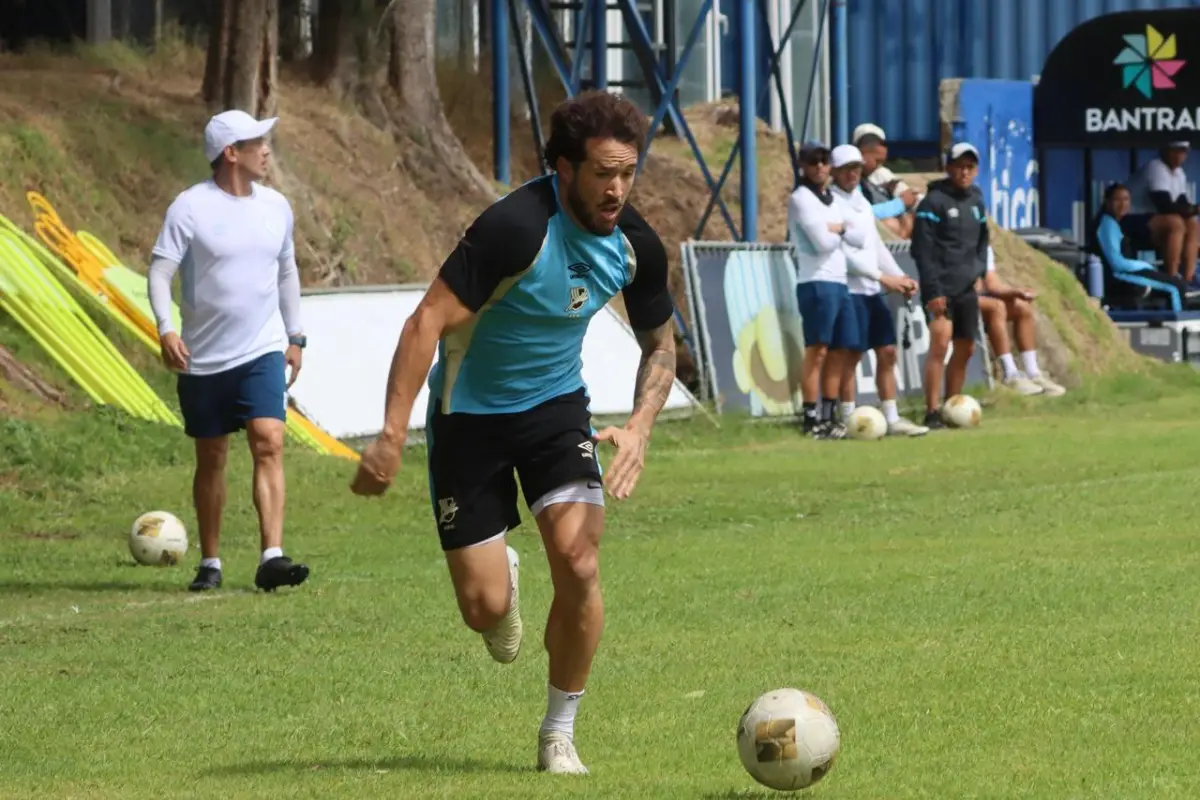 Aaron Herrera en Selección Nacional de Guatemala