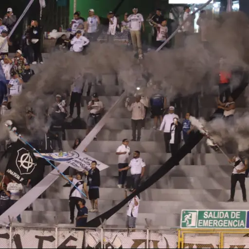 Aficionados de Comunicaciones durante el partido ante Guastatoya - Alex Meoño