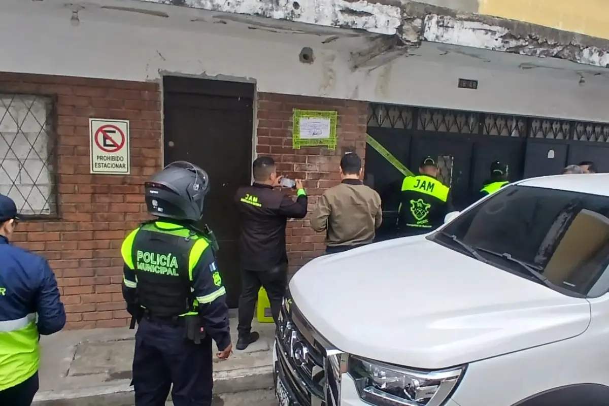 Personal del Juzgado de Asuntos Municipales clausuró la planta, según las imágenes compartidas., PNC de Guatemala.