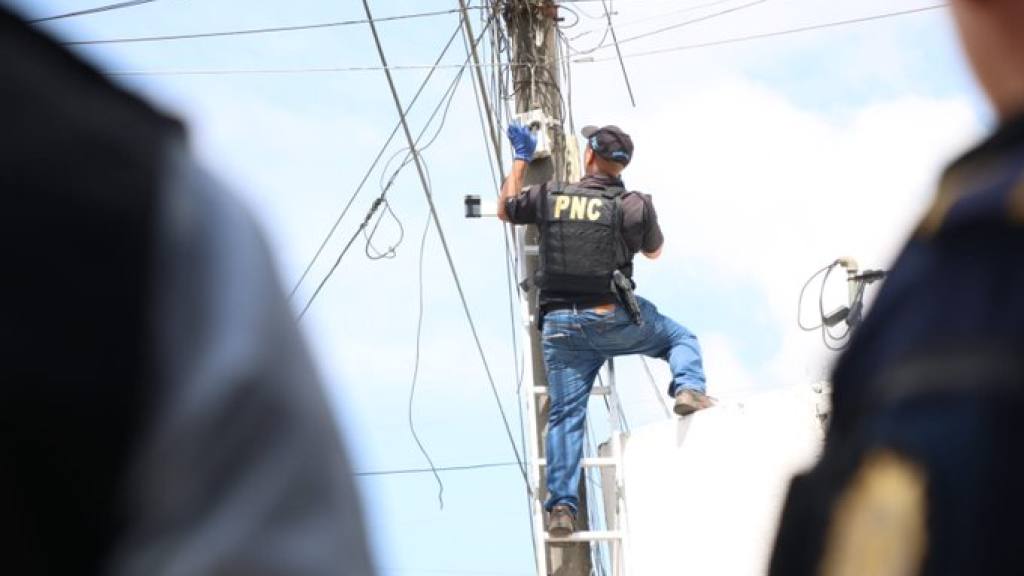 PNC retira más cámaras de vigilancia clandestinas en zona 18 | PNC de Guatemala