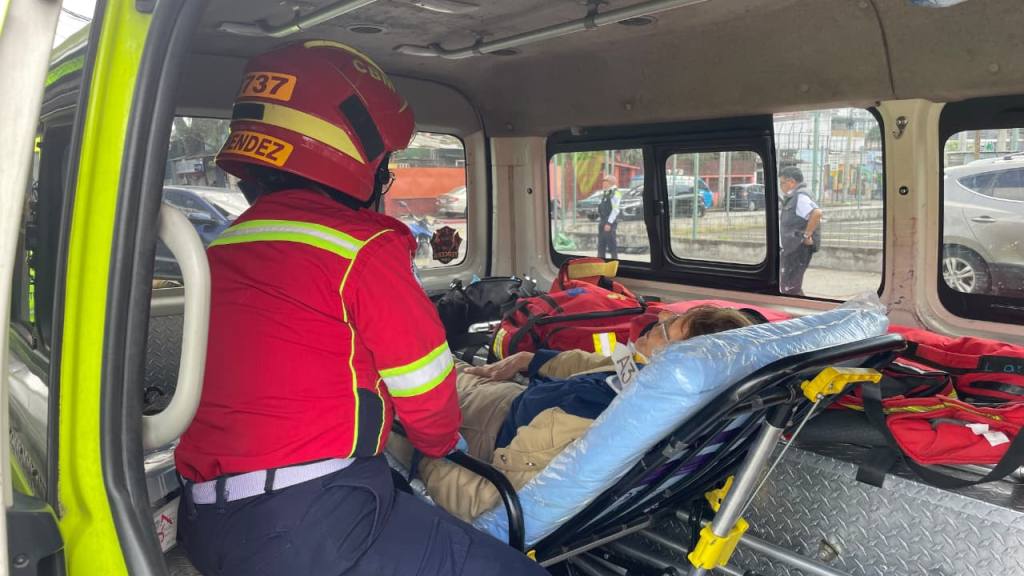 Triple colisión en la zona 9 deja tres conductores heridos | Bomberos Municipales