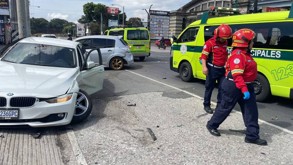 Triple colisión en la zona 9 deja tres conductores heridos | Bomberos Municipales