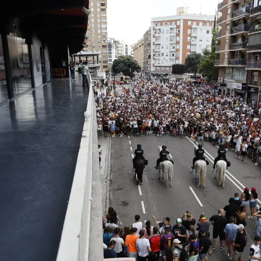 Protesta de la afición de Valencia tras la derrota ante Barcelona 