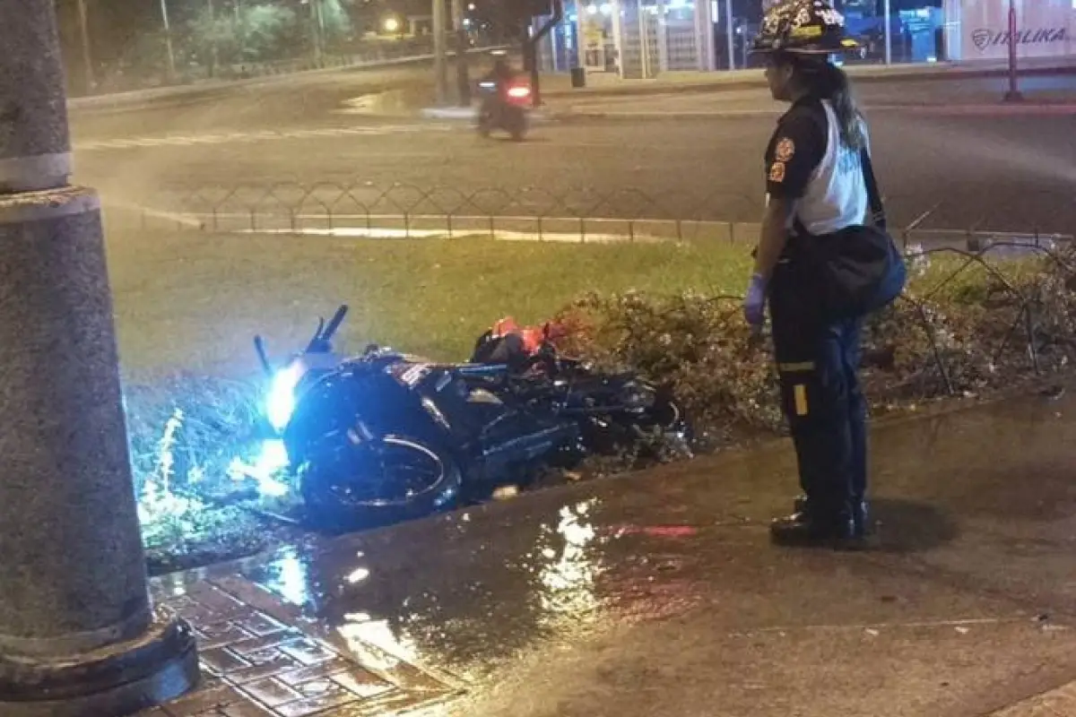 El motorista perdió la vida tras un hecho vial en el Obelisco., Bomberos Voluntarios