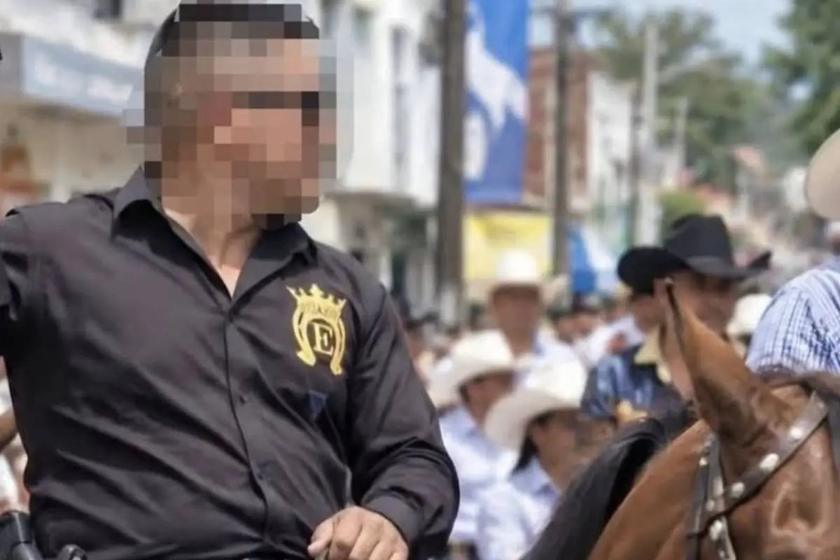 Hombre quiso lucir sus armas en desfile hípico de Jalapa y terminó capturado., Redes sociales. 