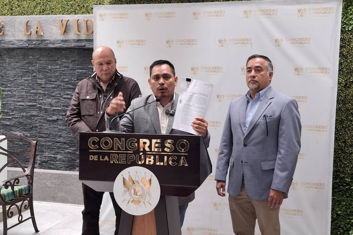 Diputados de VOS presentan querella contra autoridades de la CDAG