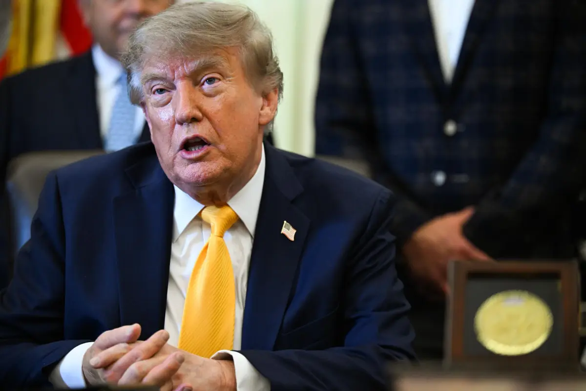 Trump responde preguntas de periodistas en la Oficina Oval, EFE