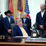 Trump responde preguntas de periodistas en la Oficina Oval ,EFE