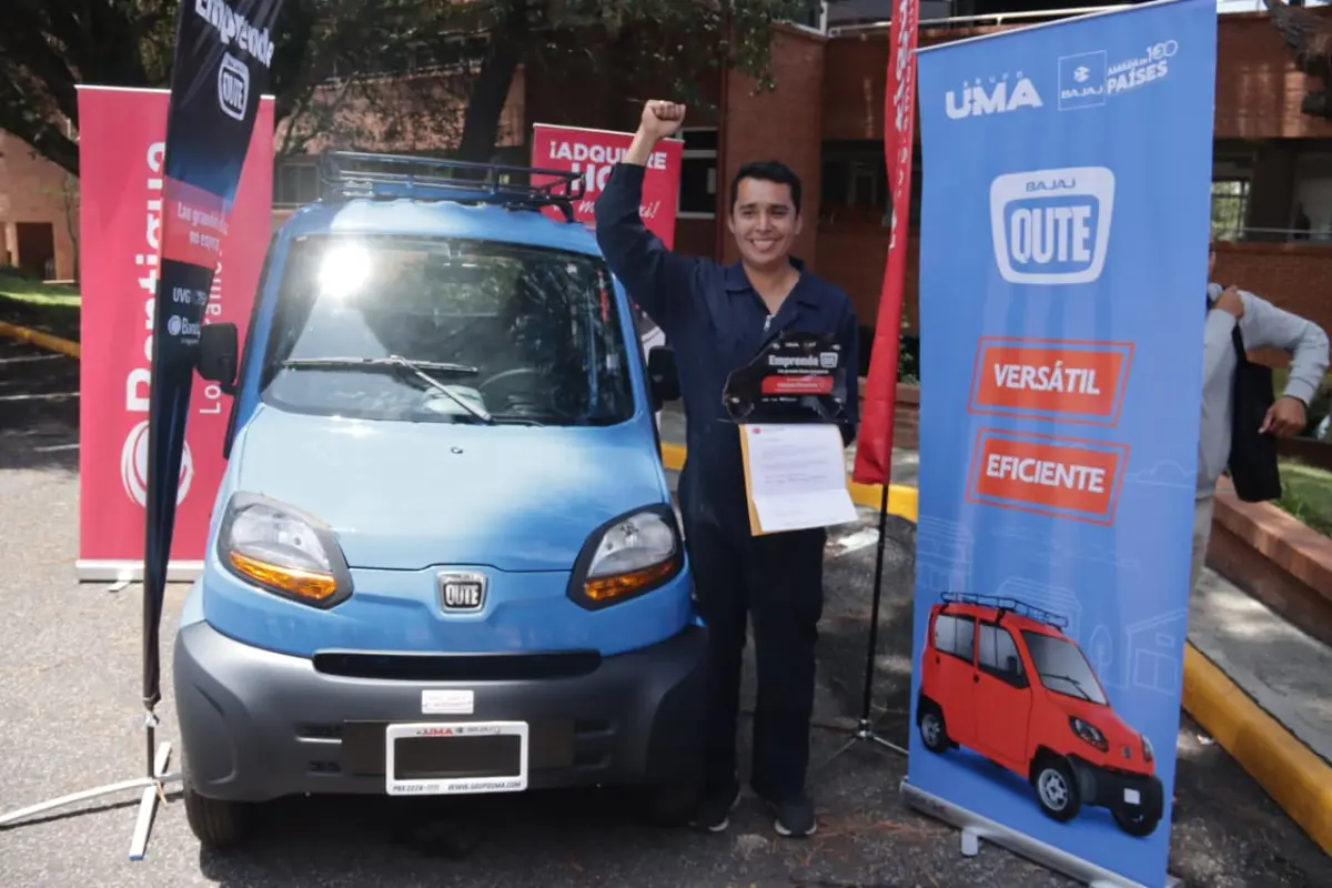 Cristian Cifuentes obtuvo el primer lugar del primer certamen Emprende QUTE., Alex Meoño 
