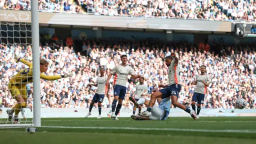 El Manchester City gana con lo justo y mantiene su marcha perfecta
