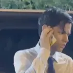 Policía detiene a joven en estado de ebriedad y este confunde su tarjeta con un celular. ,Captura de pantalla video de X.