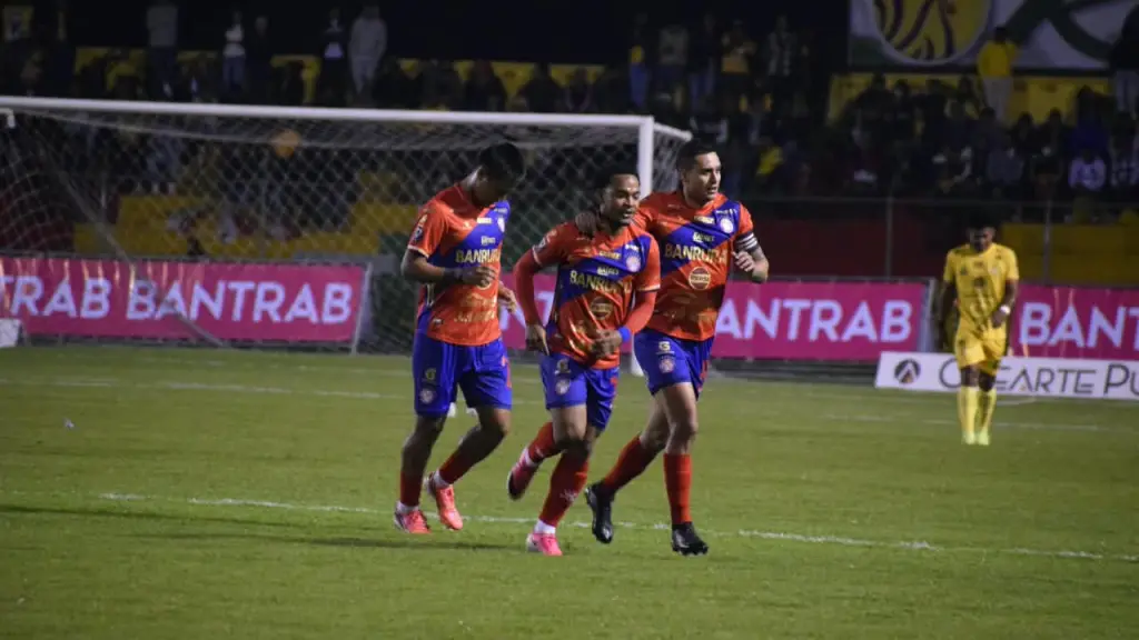Xelajú derrotó a Deportivo Marquense en el estadio Marquesa de la Ensenada 