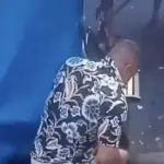 Víctima de robo persigue a presunto ladrón y lo golpea para recuperar su collar. ,Captura de pantalla video de X.