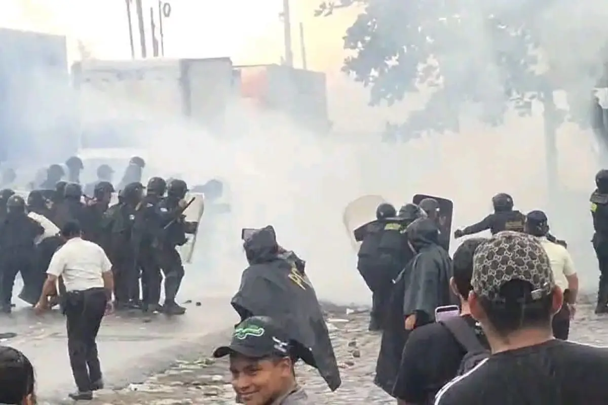 Continúa bloqueo en Cuyotenango tras enfrentamiento con antimotines., Redes sociales. 