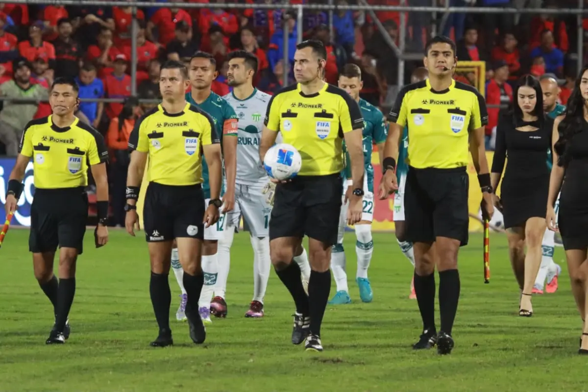 Mario Escobar, árbitro de Guatemala