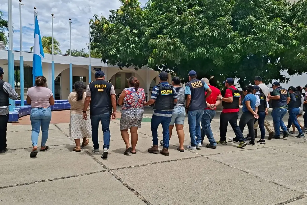 Allanamientos en Chiquimula y Guatemala dejan 11 capturados por presunta estafa inmobiliaria., PNC.
