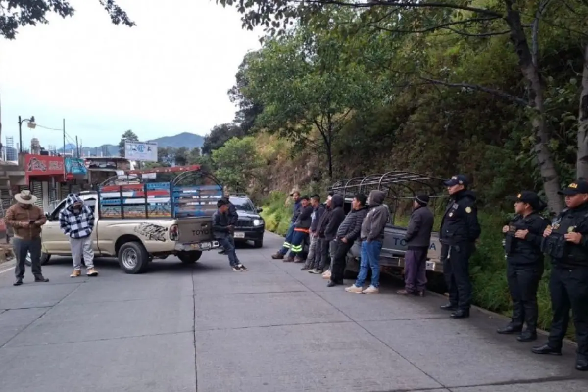 Bloqueo en la ruta que comunica de Totonicapán hacia Santa Cruz del Quiché el lunes 31 de agosto de 2026., Emisoras Unidas Departamentales