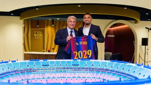 Gabriel Jesús despeja las dudas sobre su rodilla en su presentación