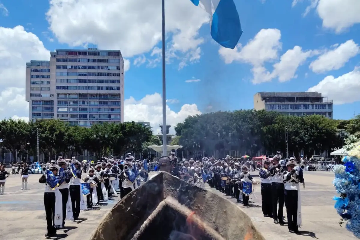 Encendido del fuego patrio en la plaza de la Constitución, el martes 1 de septiembre de 2026., Omar Solís/Emisoras Unidas