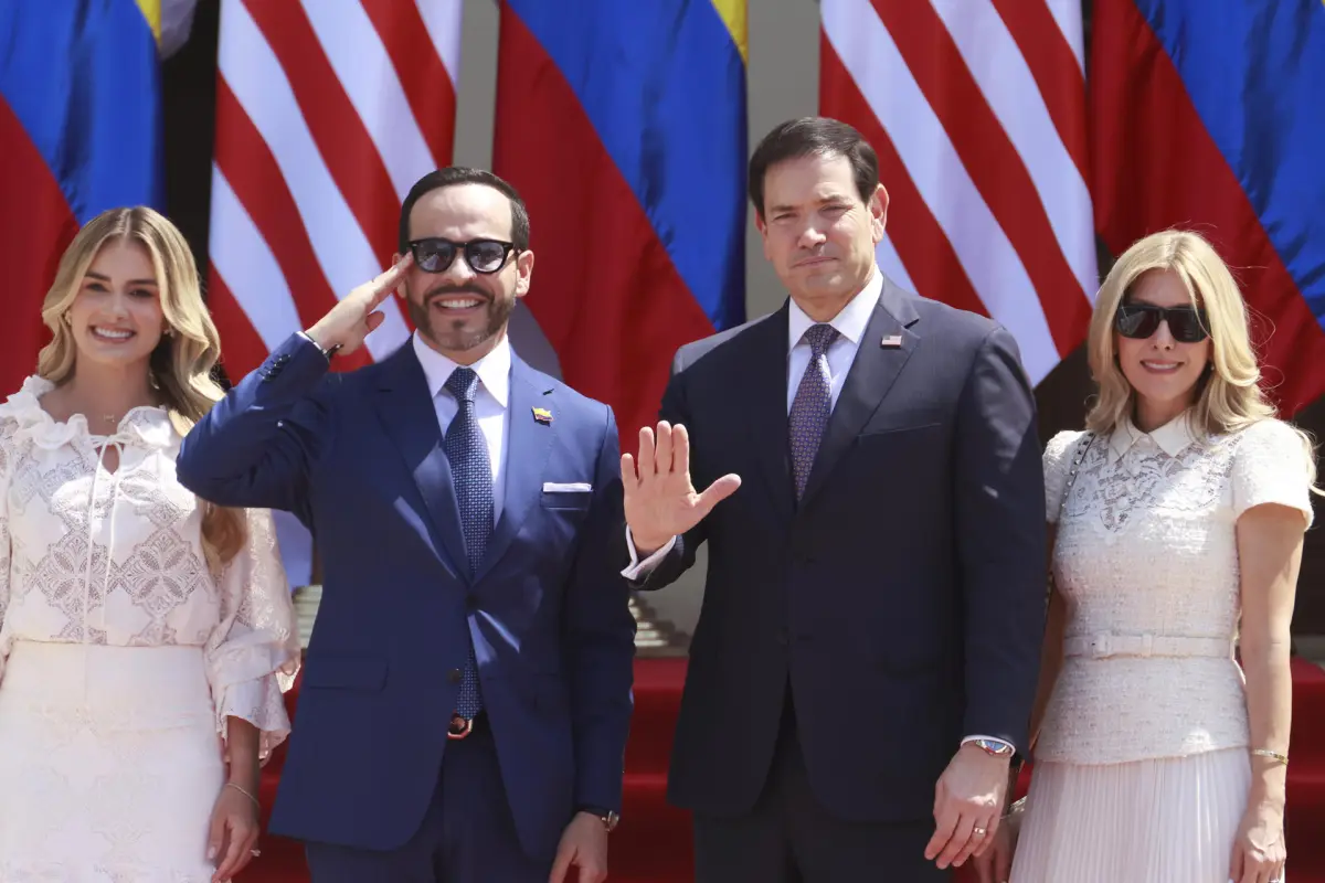 El presidente de Colombia, Abelardo de la Espriella recibe al secretario de Estado de EE. UU., Marco Rubio; ambos al centro.,  EFE/ Ricardo Maldonado