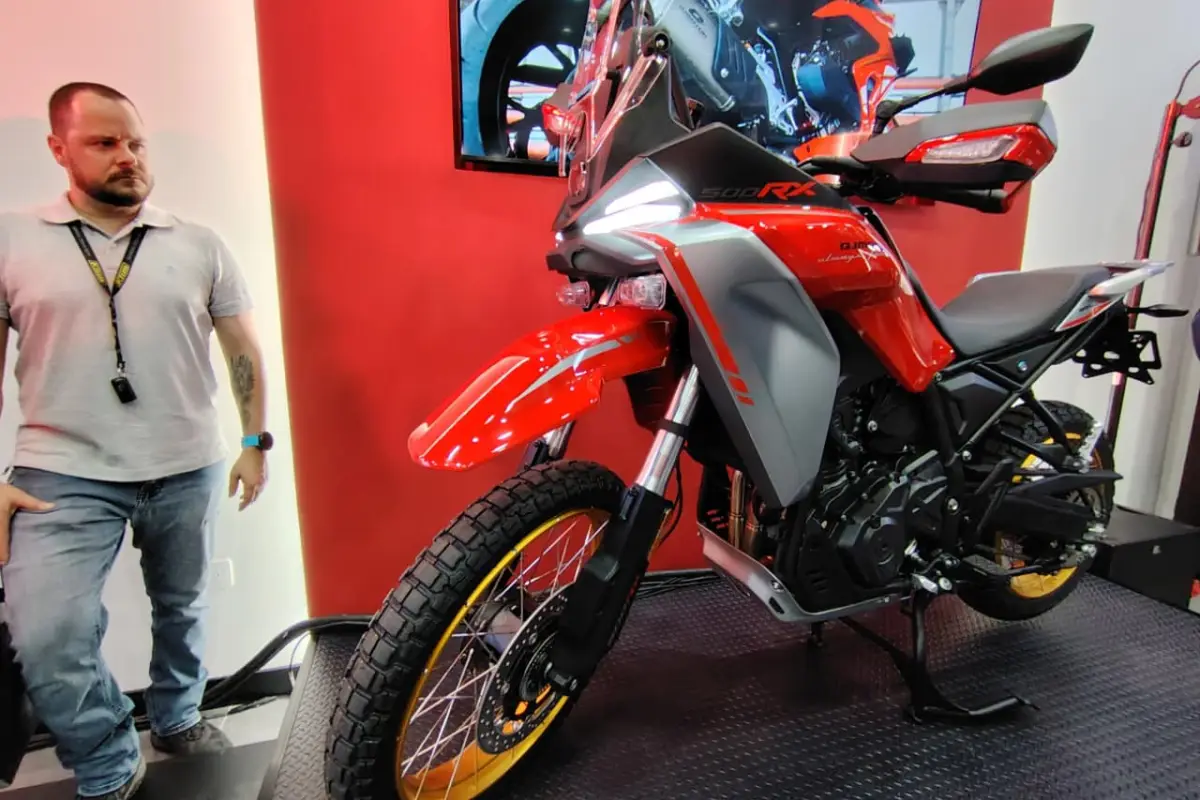Las motocicletas de QJMOTOR recibieron aplausos durante la presentación., Omar Solís.