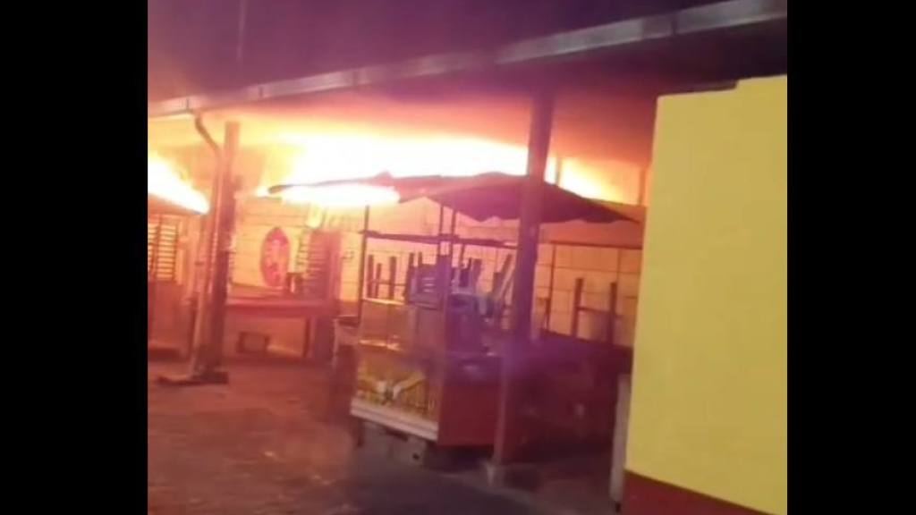 Incendio afecta ocho locales en mercado de San José El Ídolo, Suchitepéquez