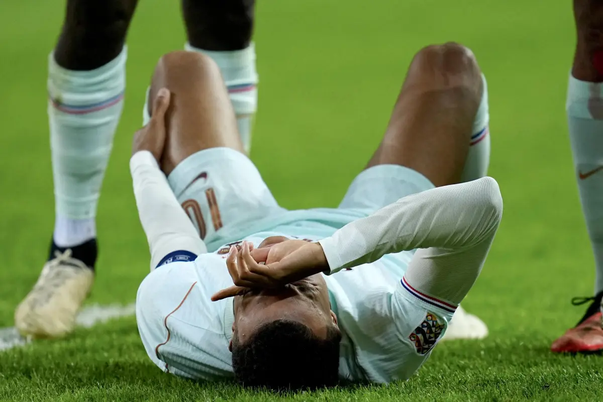 Kylian Mbappé salió lesionado en el partido entre Turquía y Francia - EFE