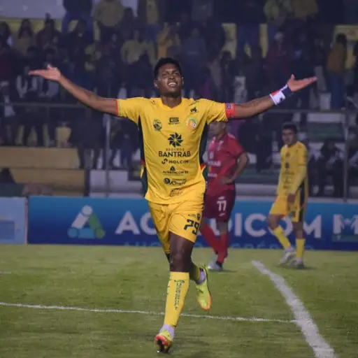 Óscar Linton celebrando gol ante Malacateco 