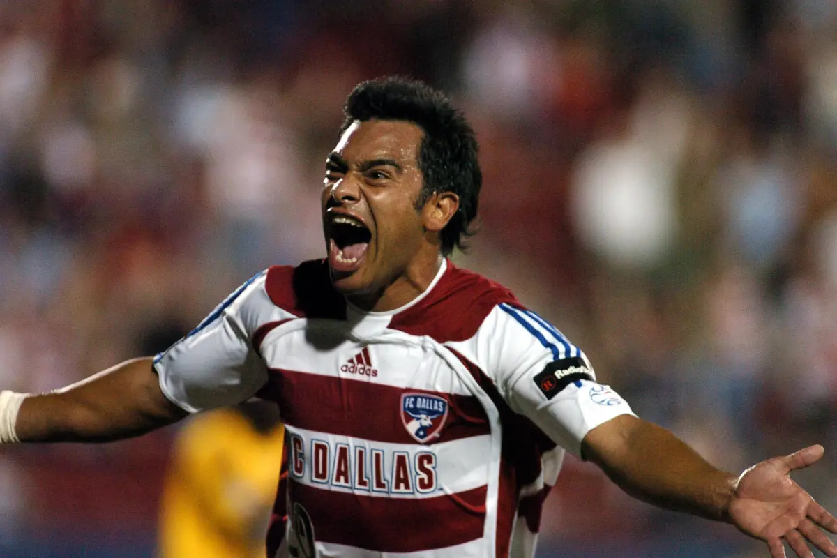 Carlos Ruiz durante su etapa con el FC Dallas de la Major League Soccer - MLS