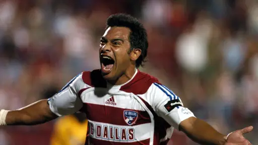 Carlos Ruiz fue homenajeado por el FC Dallas